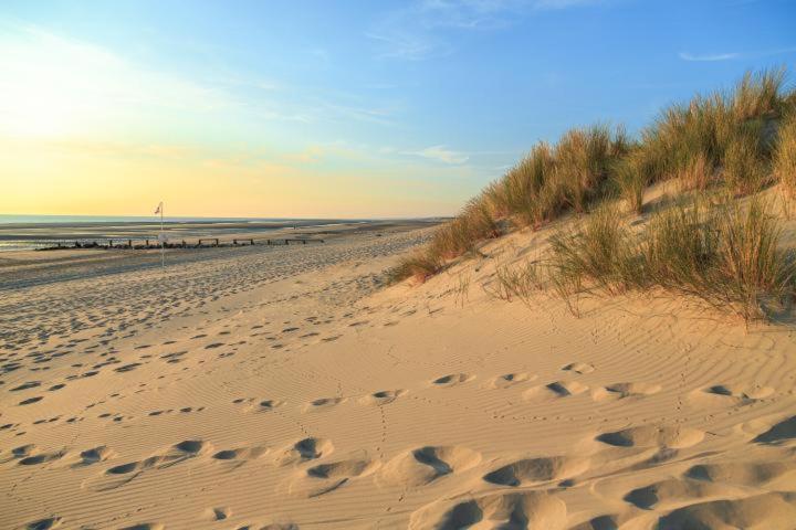 Cottage Proche Du Bord De Mer Et Au Coeur Des Dunes Merlimont-Plage Esterno foto